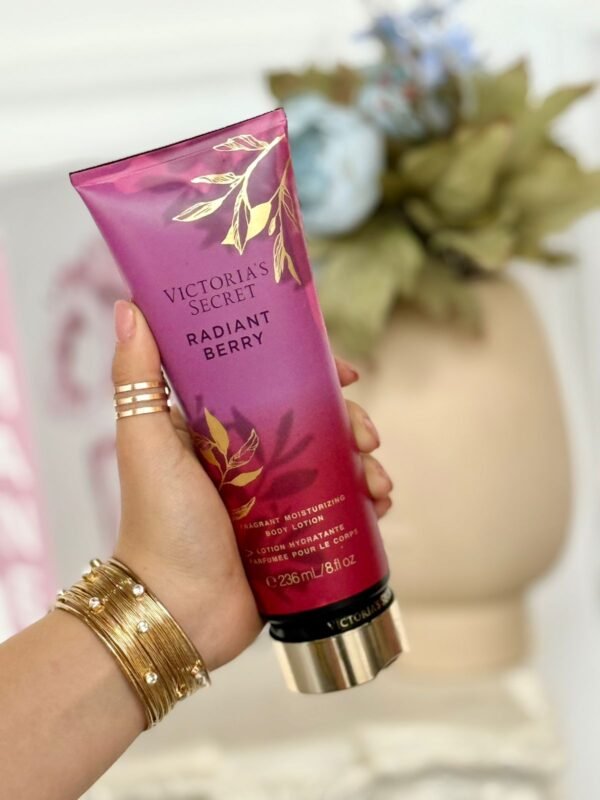CREMA VS RADIANT BERRY