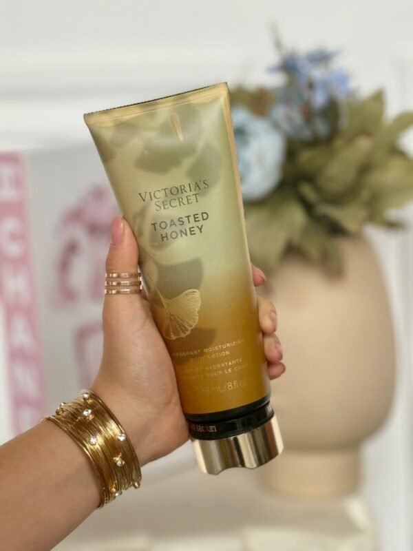 CREMA VS TOASTED HONEY