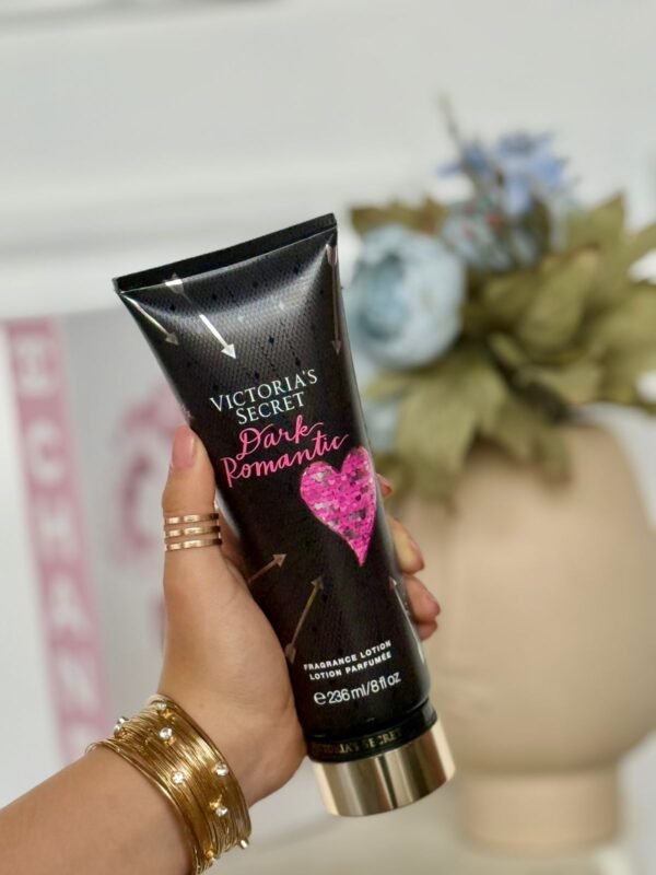 CREMA VS DARK ROMANTIC