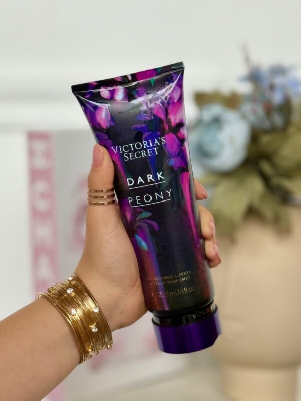 CREMA VS DARK PEONY